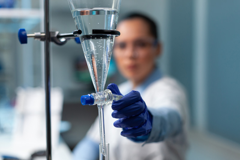 continental-water-high-purity-point-of-use-systems scientist using sterilised water and equipment in laboratory